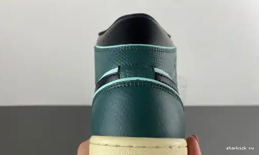 FQ7818-100  SE Jordan MID  1 Air 
